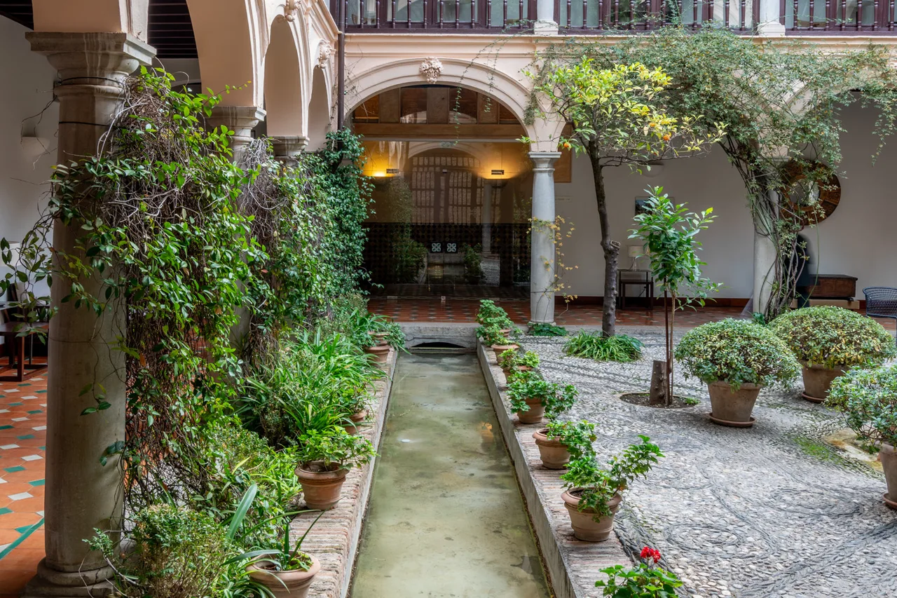 Parador de Granada — ภาพห้องพักและบรรยากาศ
