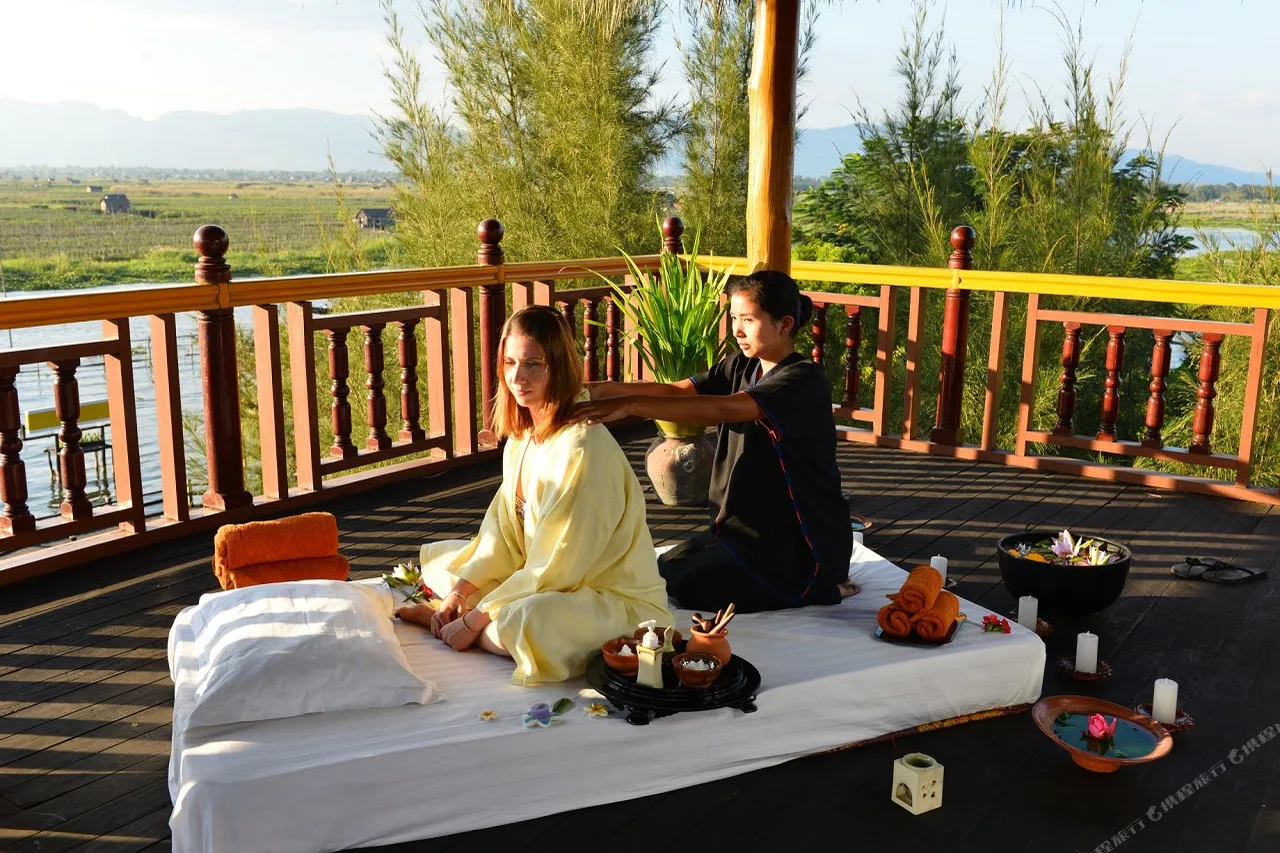 Paramount Inle Resort — rooms and atmosphere