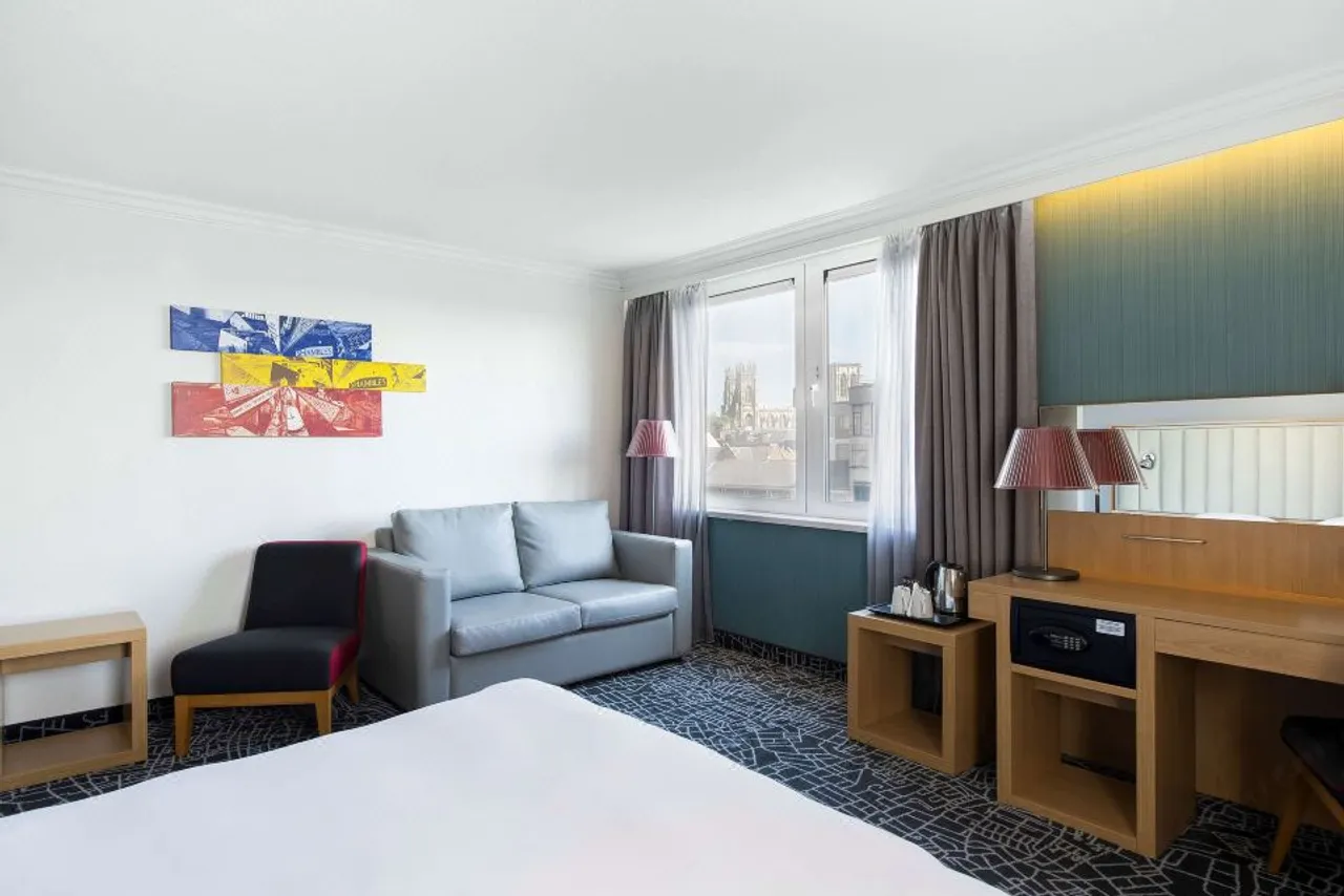 Radisson Hotel York (formerly Park Inn by Radisson York City Centre) — rooms and atmosphere