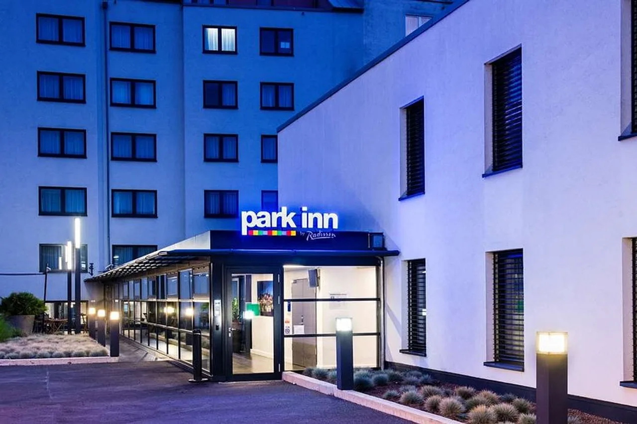 Park Inn by Radisson Luxembourg City — rooms and atmosphere