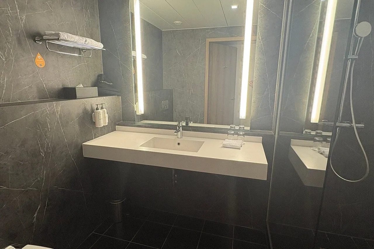 Park Inn by Radisson Luxembourg City — rooms and atmosphere