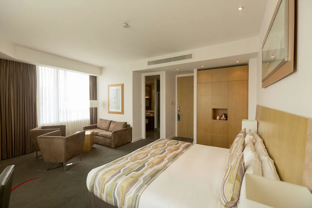 Park Plaza Cardiff — rooms and atmosphere
