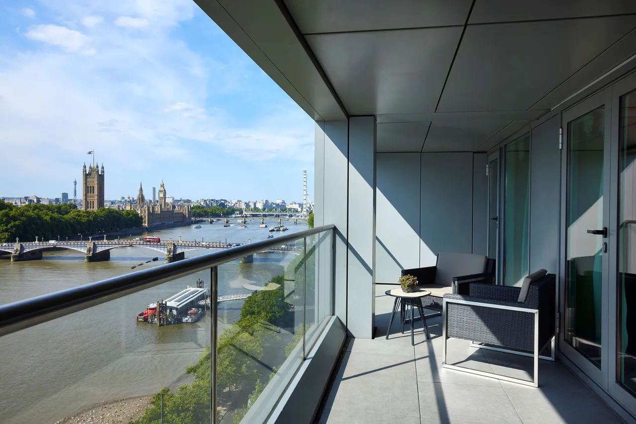 Park Plaza London Riverbank — rooms and atmosphere
