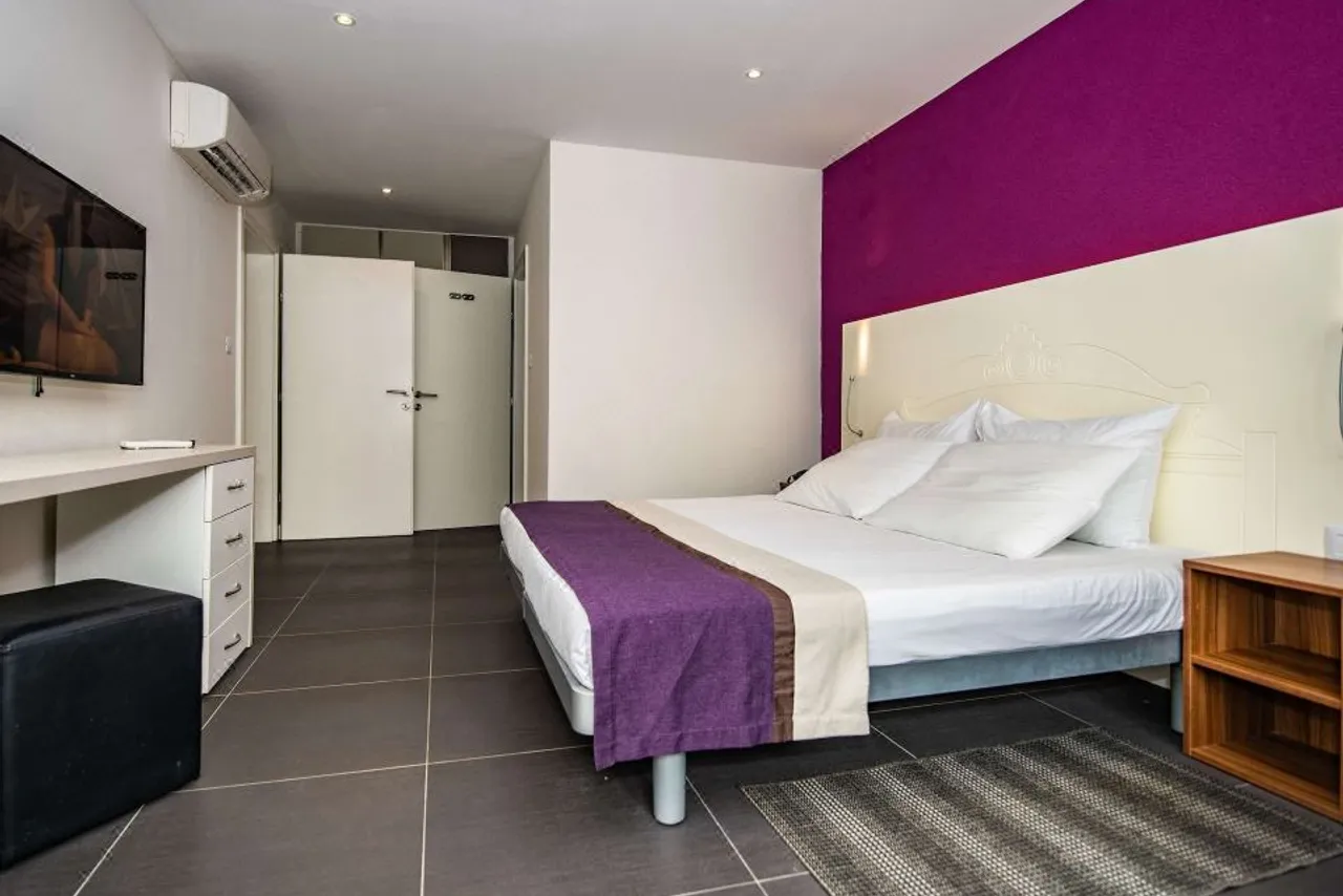 Park Plaza Verudela Pula — rooms and atmosphere