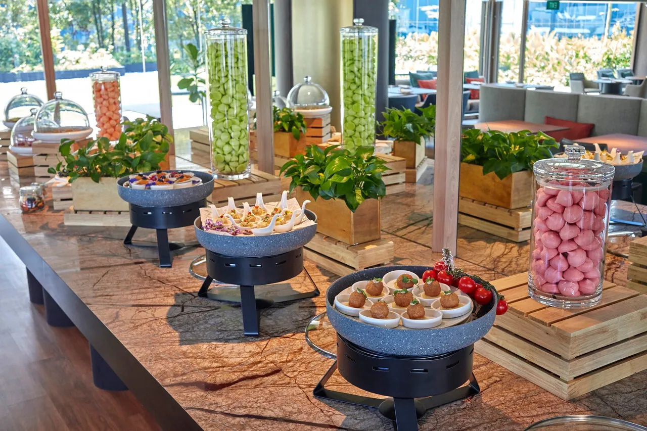 PARKROYAL COLLECTION Marina Bay — rooms and atmosphere