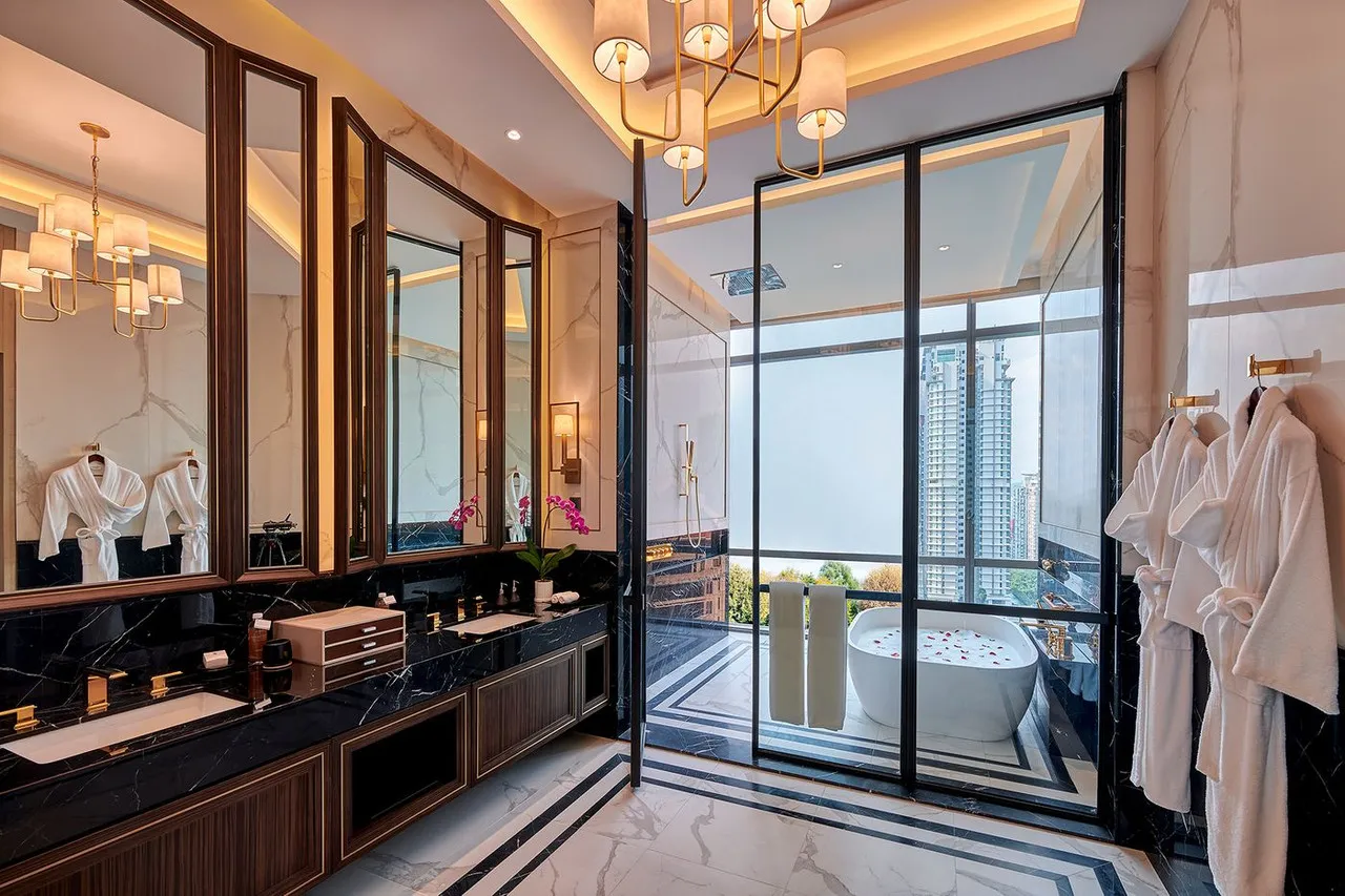 Pavilion Hotel Kuala Lumpur Managed by Banyan Tree — rooms and atmosphere