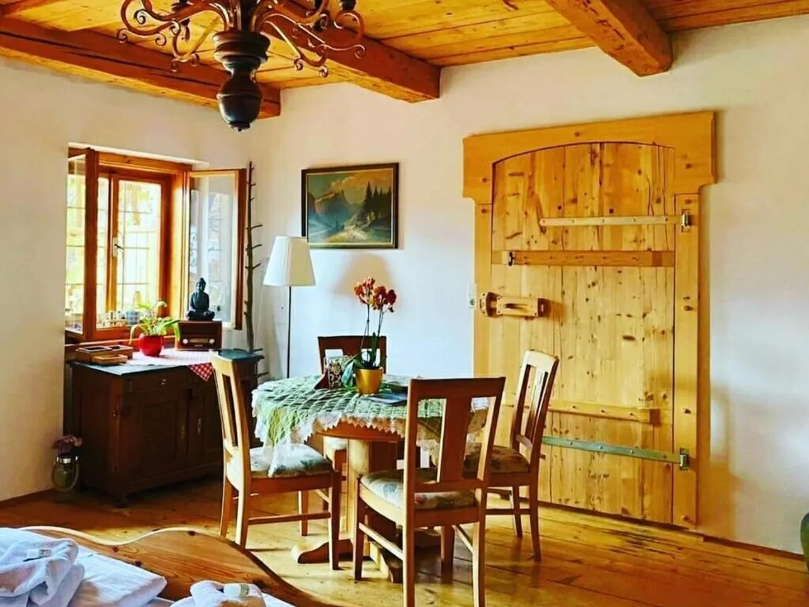 Pension Leopoldine (zum Mühlbach) — rooms and atmosphere