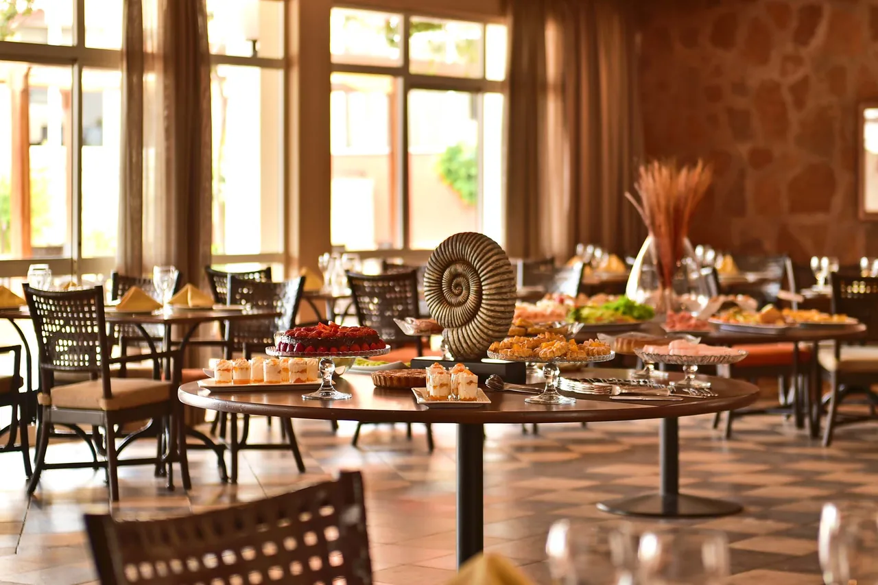 Pestana Tropico Ocean & City Hotel — rooms and atmosphere