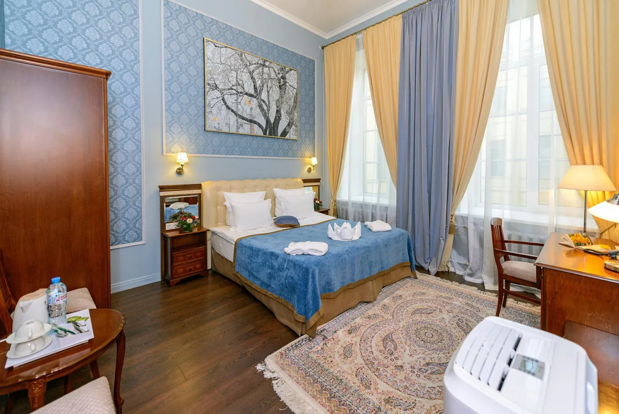 Petr Hotel — rooms and atmosphere