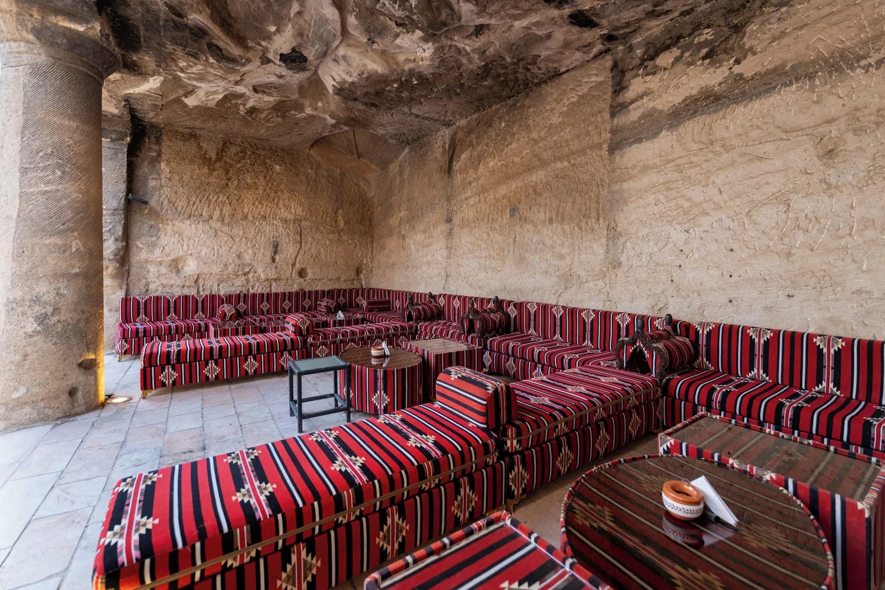 Petra Guest House Hotel — rooms and atmosphere
