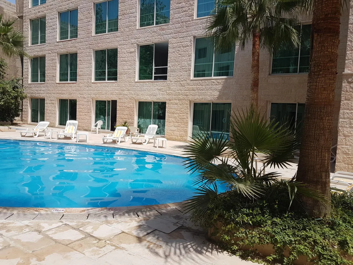Petra Palace Hotel — rooms and atmosphere