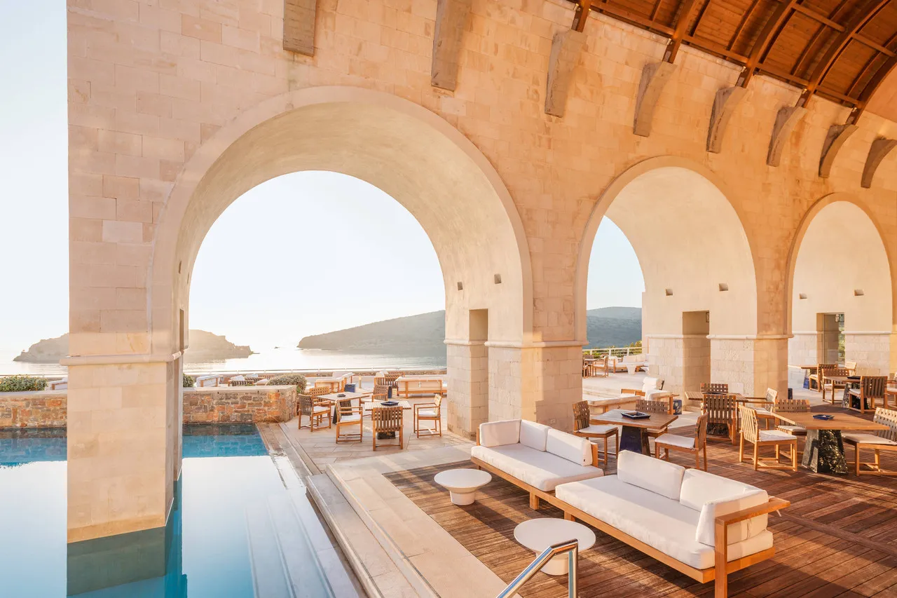 โรงแรม Phāea Blue Palace (Blue Palace, a Luxury Collection Resort) Elounda, beachfront facing Spinalonga island