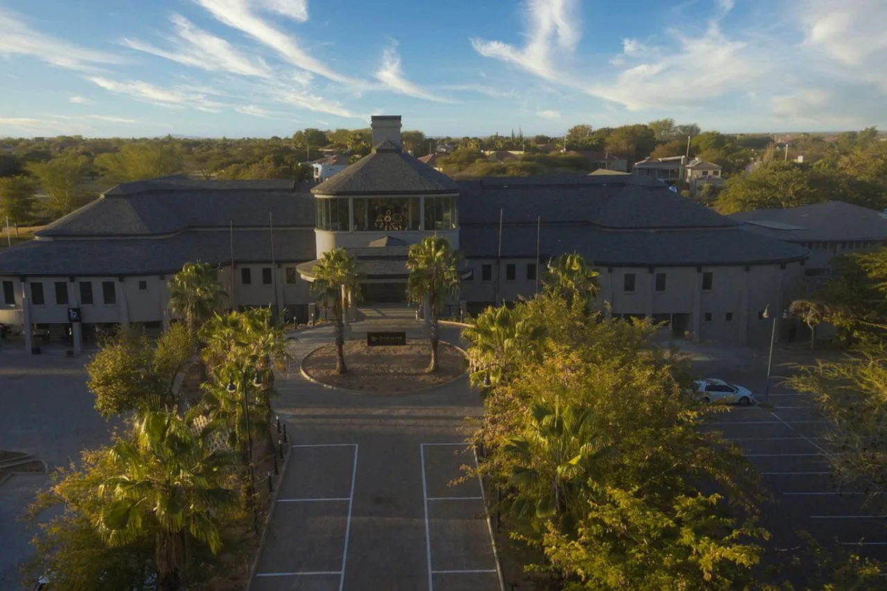 Phakalane Golf Estate Hotel Resort — rooms and atmosphere