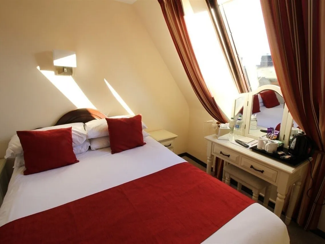Pilgrims Hotel — rooms and atmosphere