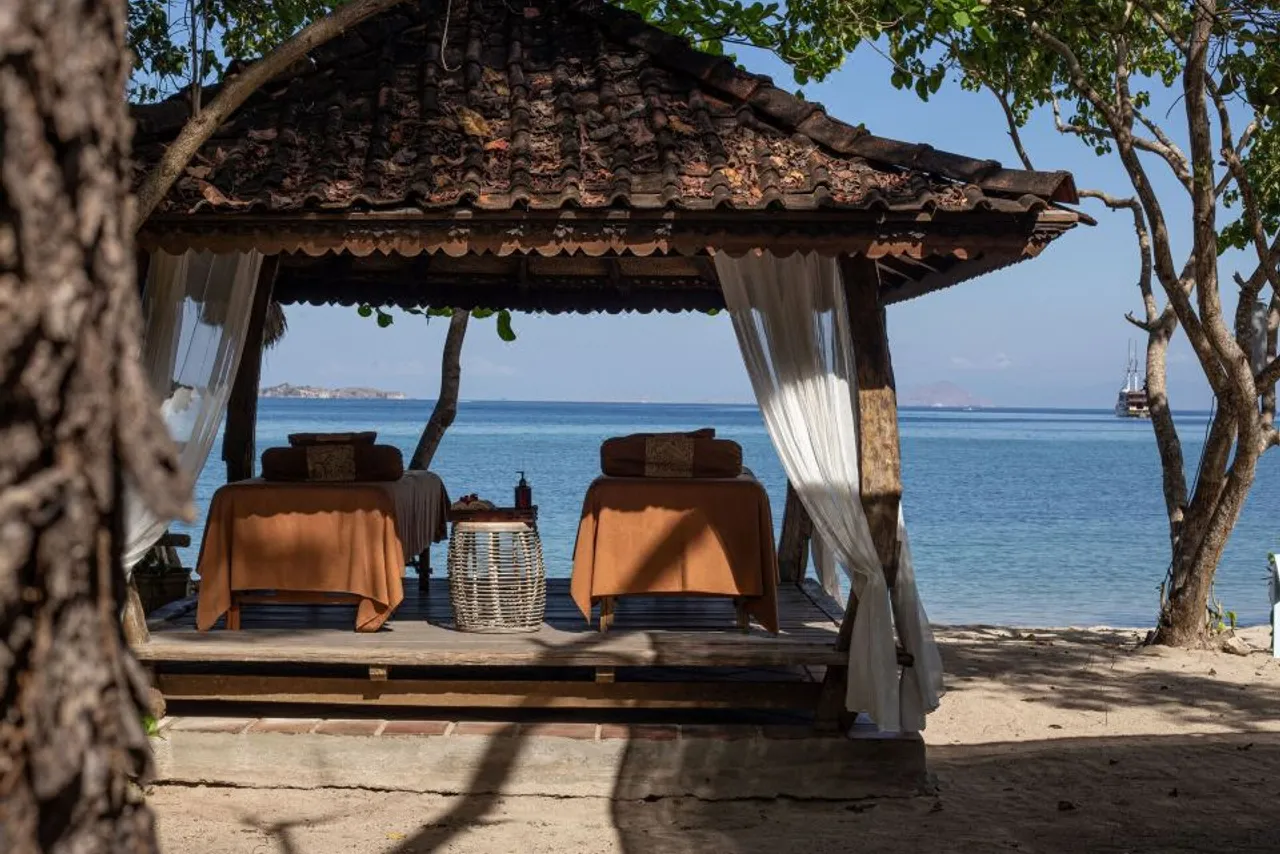 Plataran Komodo Resort & Spa — rooms and atmosphere