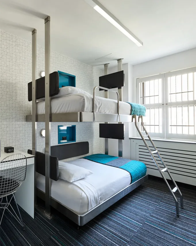Pod 51 Hotel — rooms and atmosphere