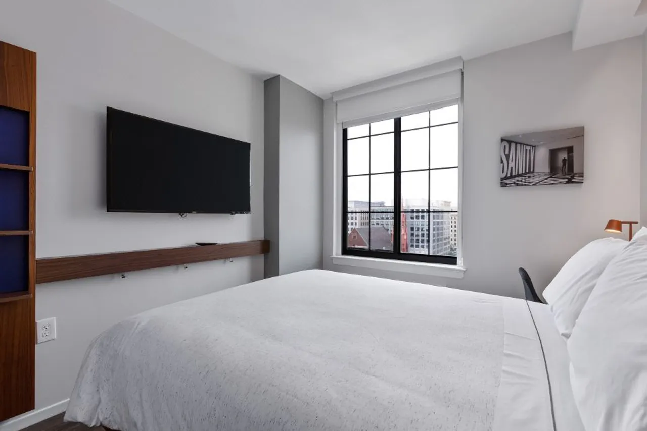 Motto by Hilton Washington DC City Center (formerly Pod DC) — rooms and atmosphere