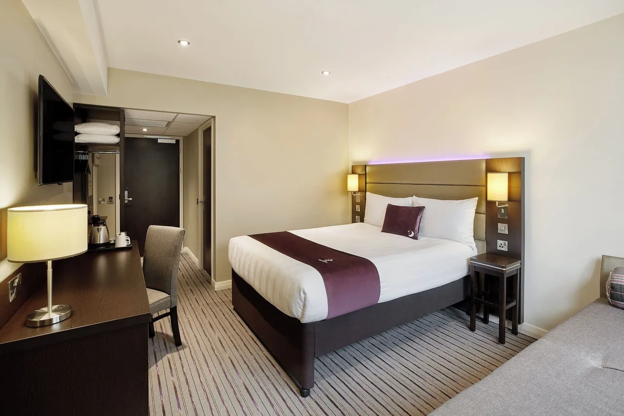 Premier Inn Cardiff City Centre — rooms and atmosphere