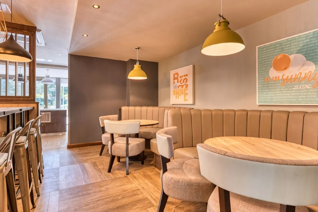 Premier Inn Oxford City Centre (Westgate) — rooms and atmosphere