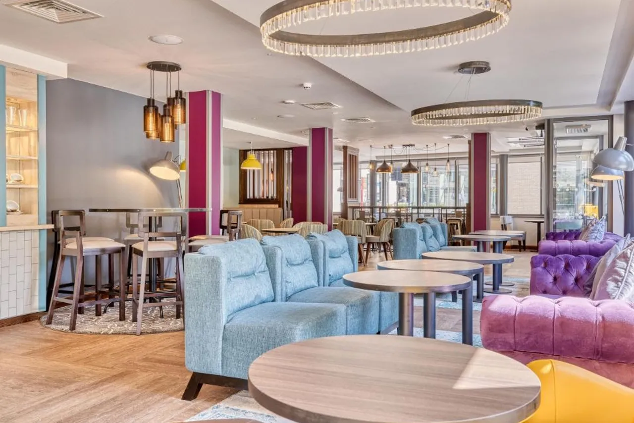 Premier Inn Oxford City Centre (Westgate) — rooms and atmosphere