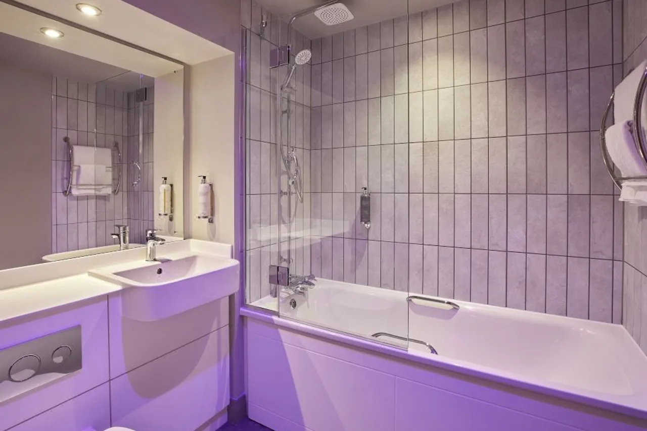 Premier Inn York City (Blossom Street South) — rooms and atmosphere