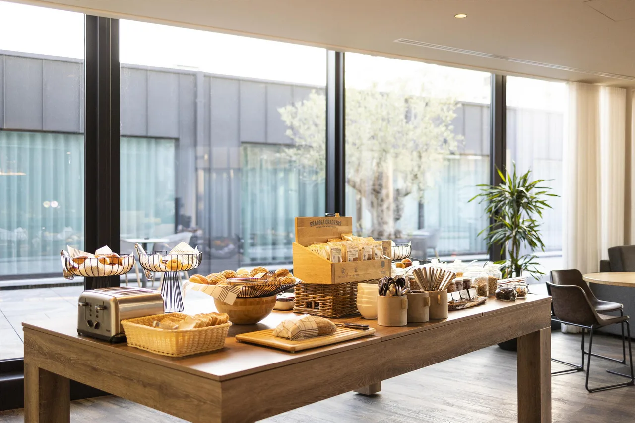 PREMIER SUITES PLUS Antwerp — ภาพห้องพักและบรรยากาศ