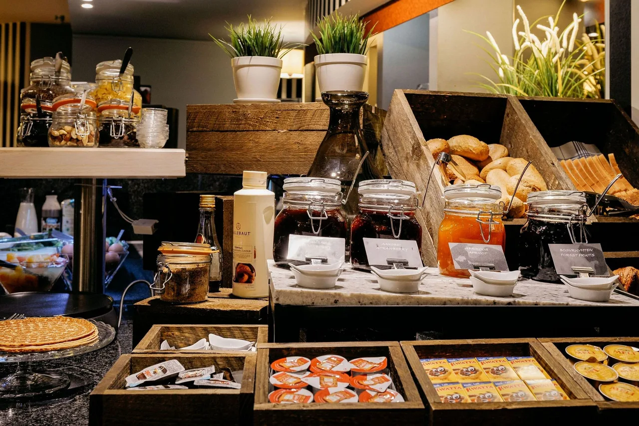 PREMIER SUITES PLUS Antwerp — ภาพห้องพักและบรรยากาศ