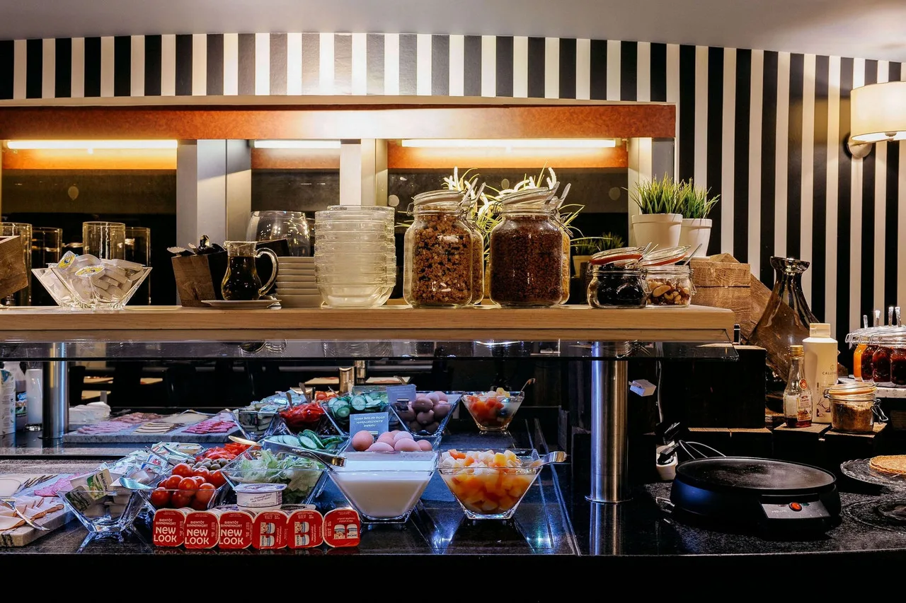 PREMIER SUITES PLUS Antwerp — ภาพห้องพักและบรรยากาศ
