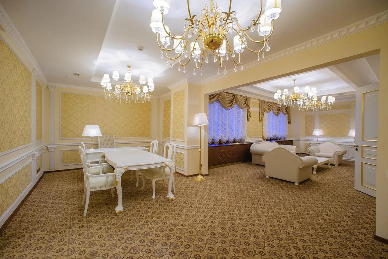 President Hotel Minsk — rooms and atmosphere