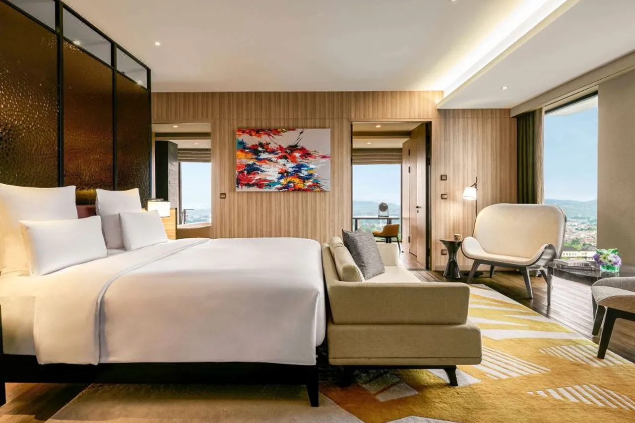 Pullman Bandung Grand Central — rooms and atmosphere