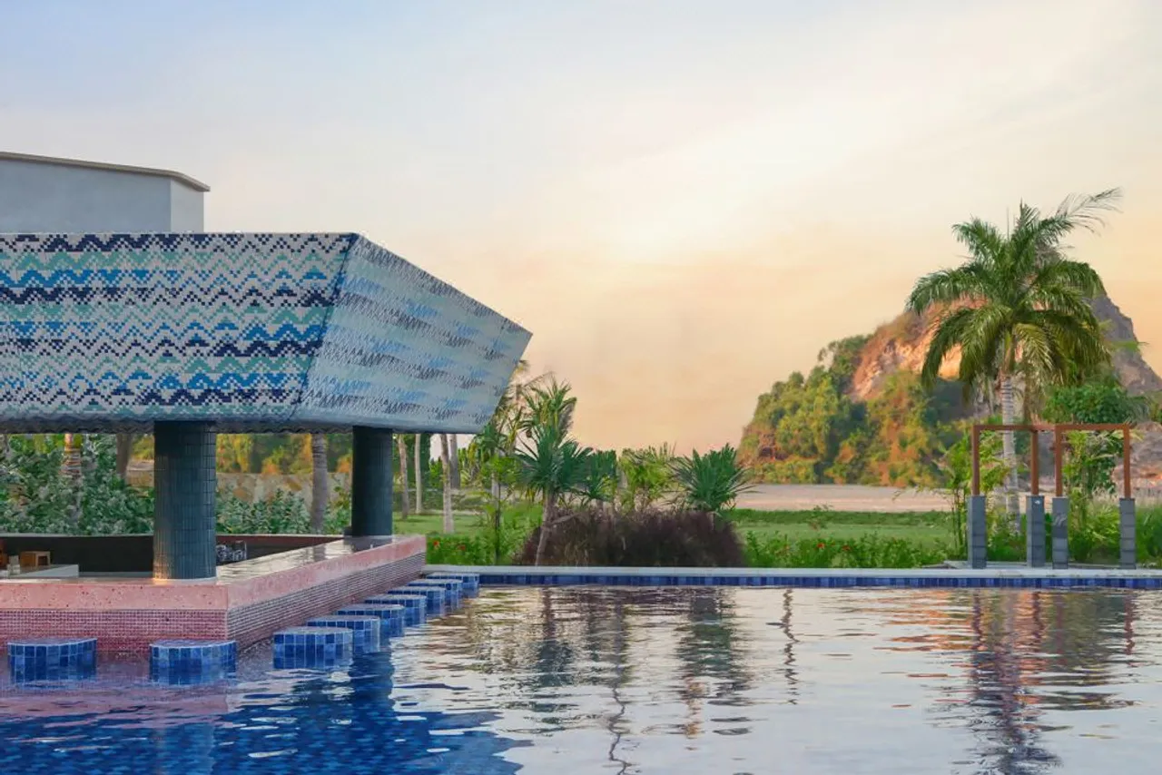 Pullman Lombok Merujani Mandalika Beach Resort — rooms and atmosphere