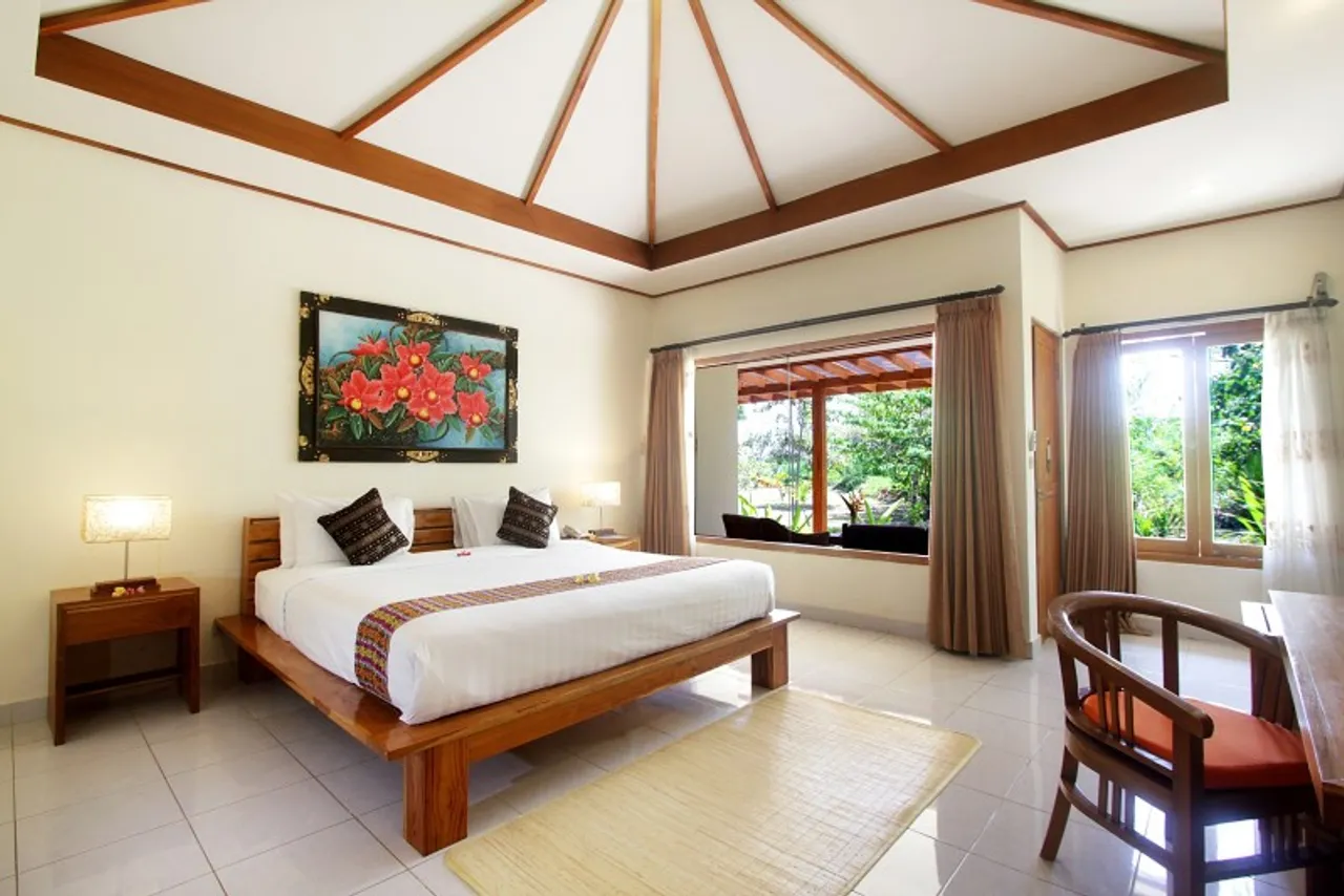 Puri Sari Beach Hotel — rooms and atmosphere