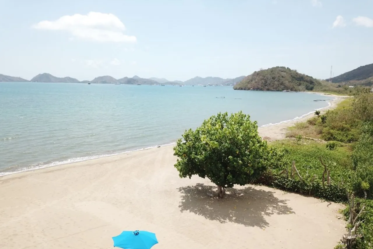 Puri Sari Beach Hotel — rooms and atmosphere