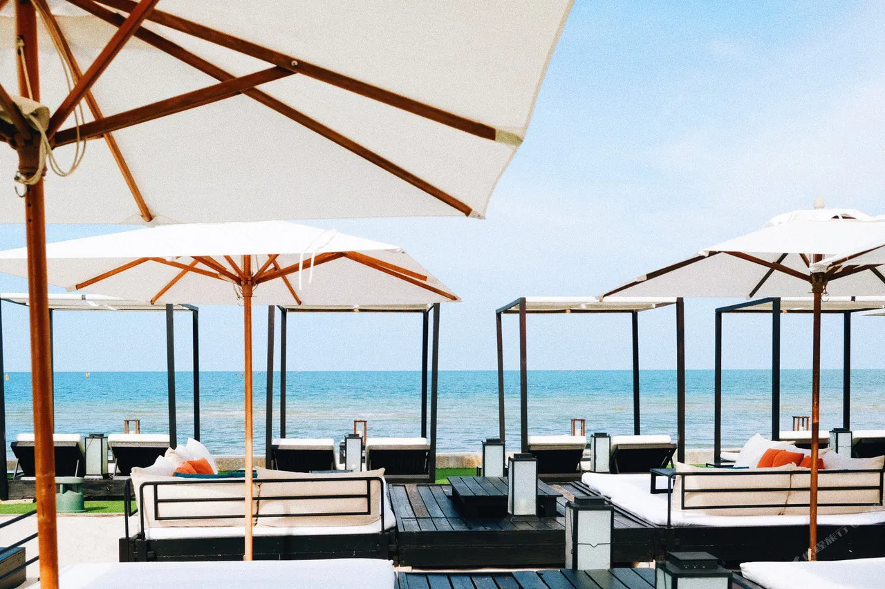Putahracsa Hua Hin Resort — rooms and atmosphere
