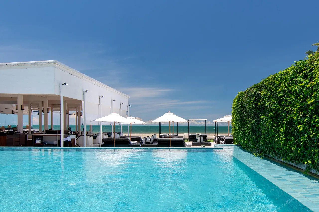 Putahracsa Hua Hin Resort — rooms and atmosphere