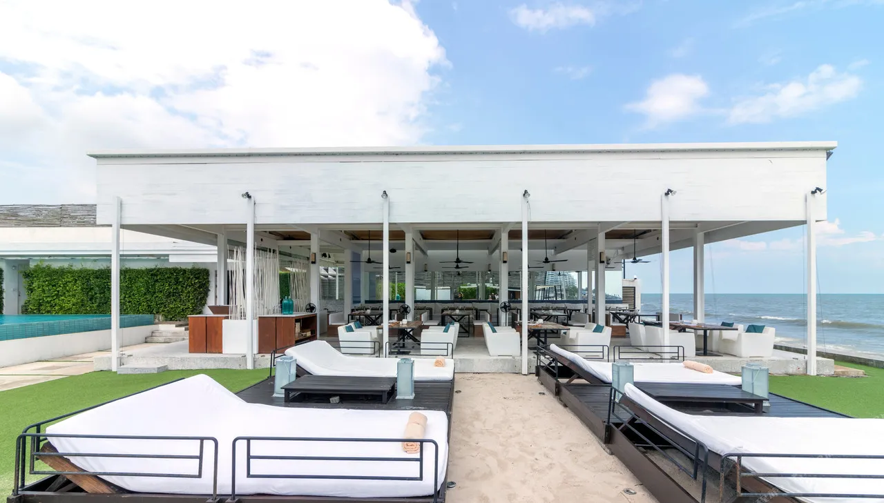 Putahracsa Hua Hin Resort — rooms and atmosphere
