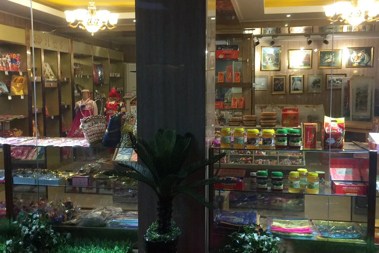 Pyongyang Hotel — rooms and atmosphere