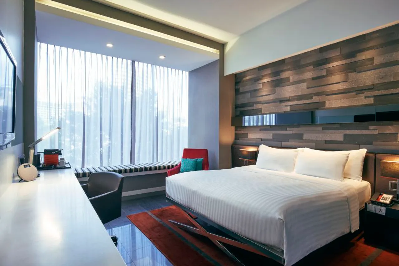 Quincy Hotel Singapore by Far East Hospitality — rooms and atmosphere