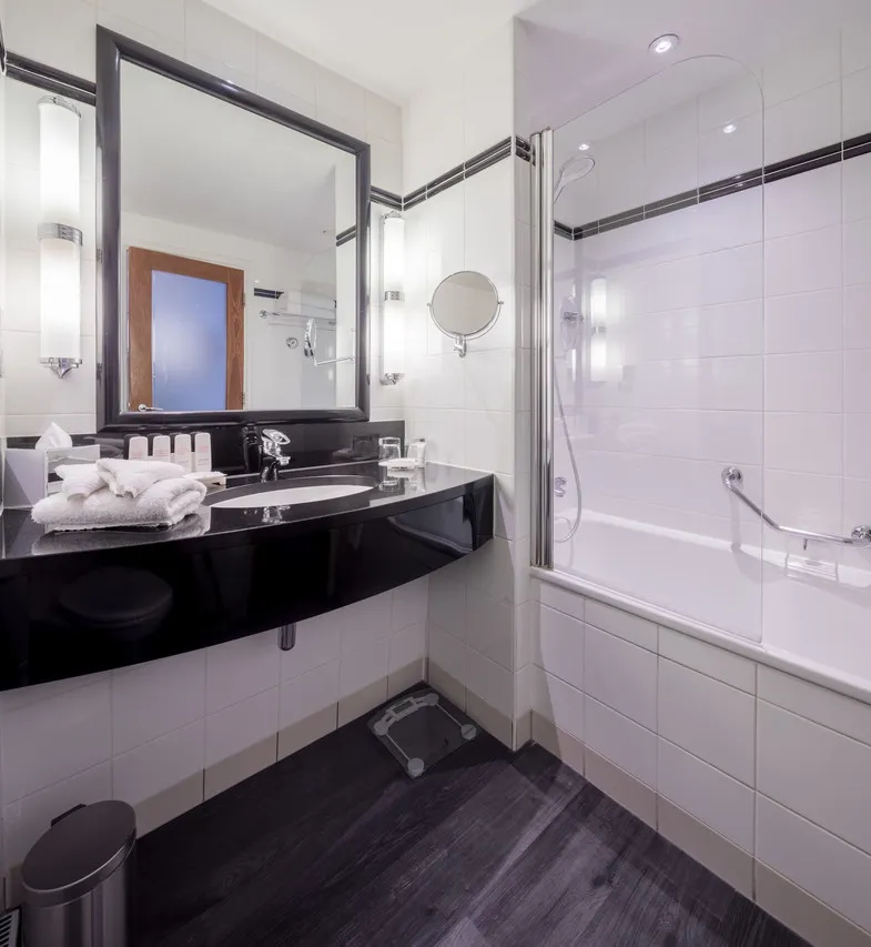 Radisson Blu Hotel Leeds City Centre — rooms and atmosphere