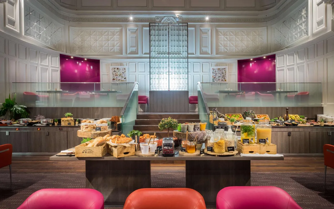 Radisson Blu Hotel Nantes — rooms and atmosphere