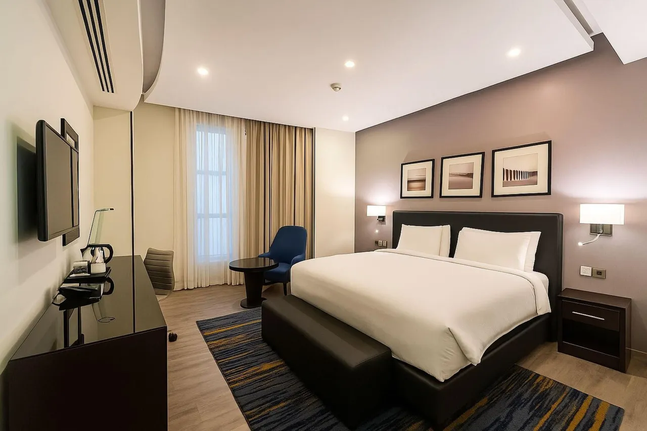Radisson Blu Plaza Jeddah — rooms and atmosphere