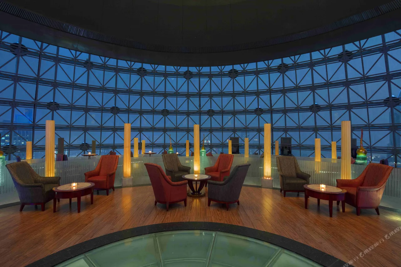 Radisson Blu Hotel Shanghai New World — rooms and atmosphere