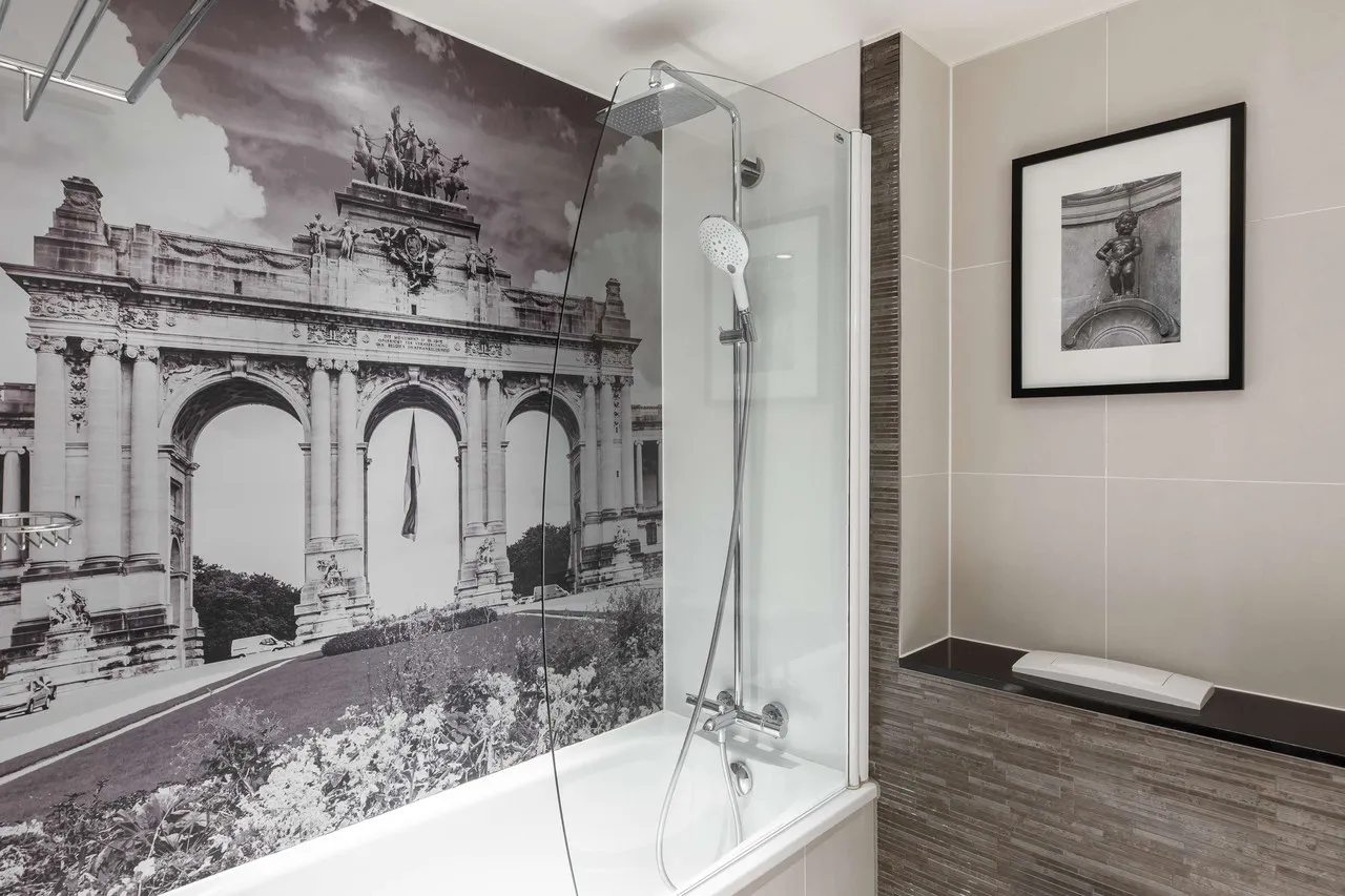 Radisson Collection Grand Place Brussels — rooms and atmosphere