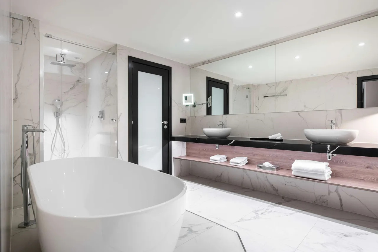 Radisson Collection Grand Place Brussels — rooms and atmosphere