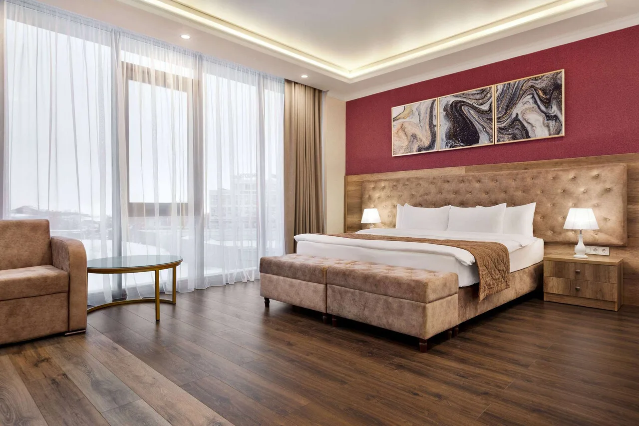 Ramada by Wyndham Shymkent — ภาพห้องพักและบรรยากาศ