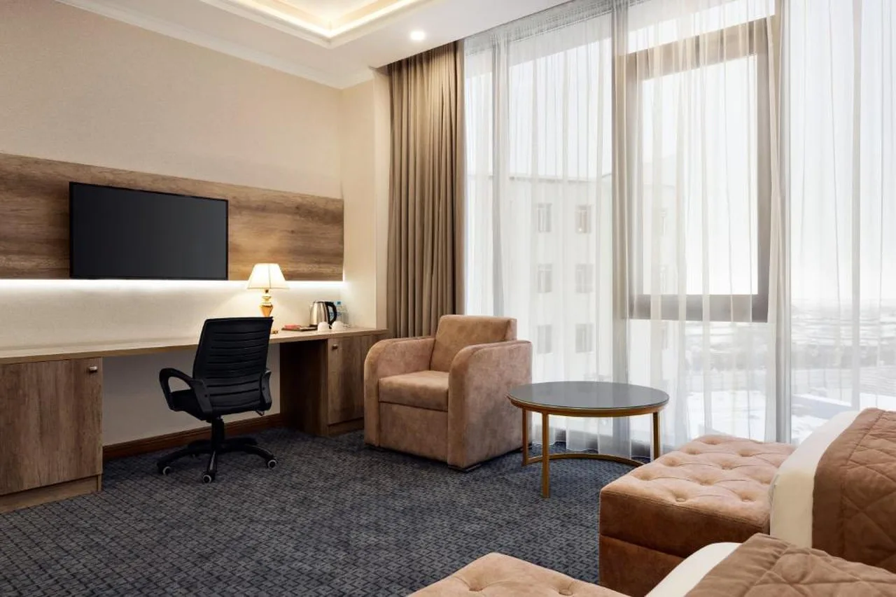 Ramada by Wyndham Shymkent — ภาพห้องพักและบรรยากาศ