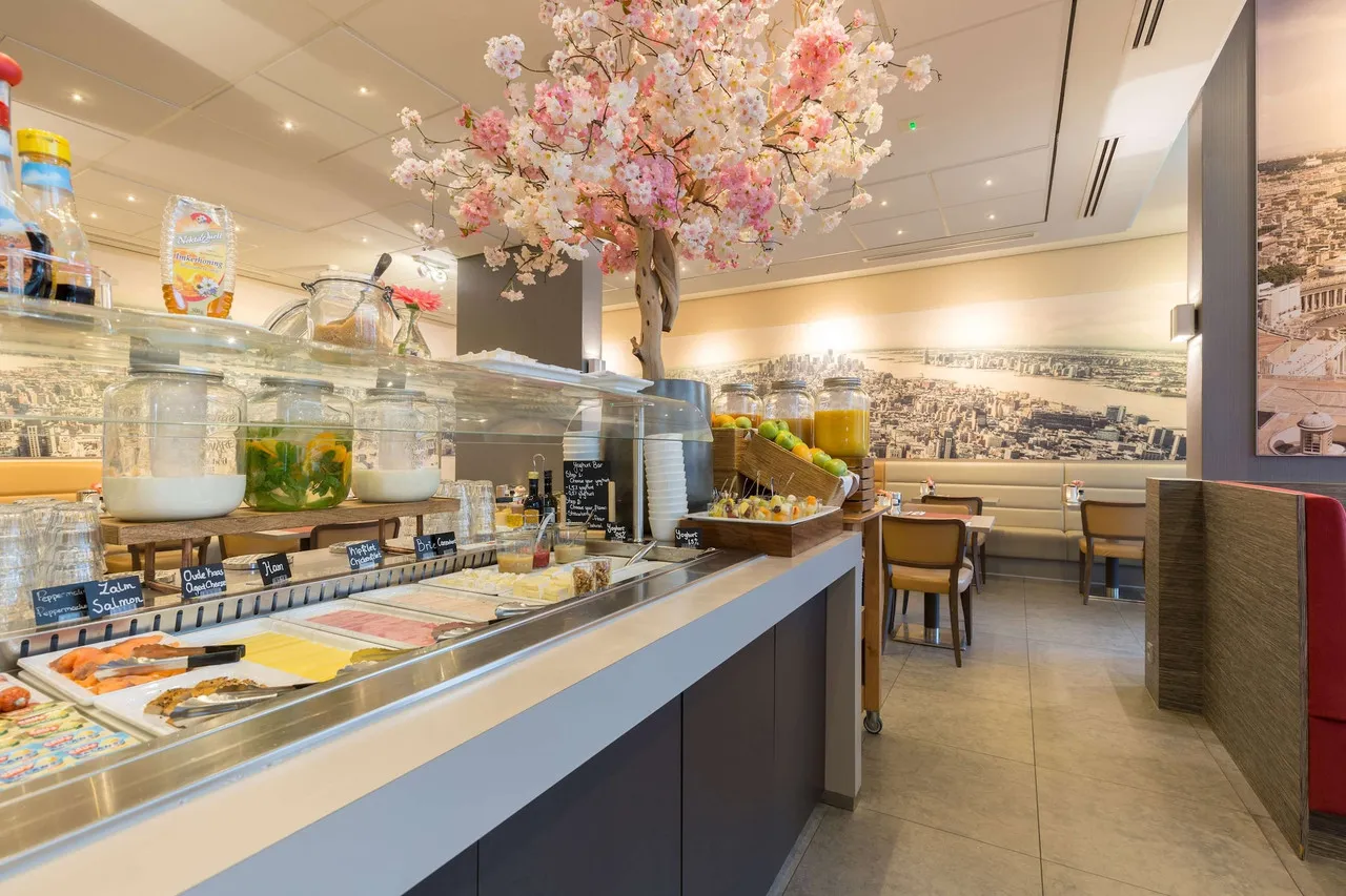 Ramada by Wyndham The Hague Scheveningen — rooms and atmosphere