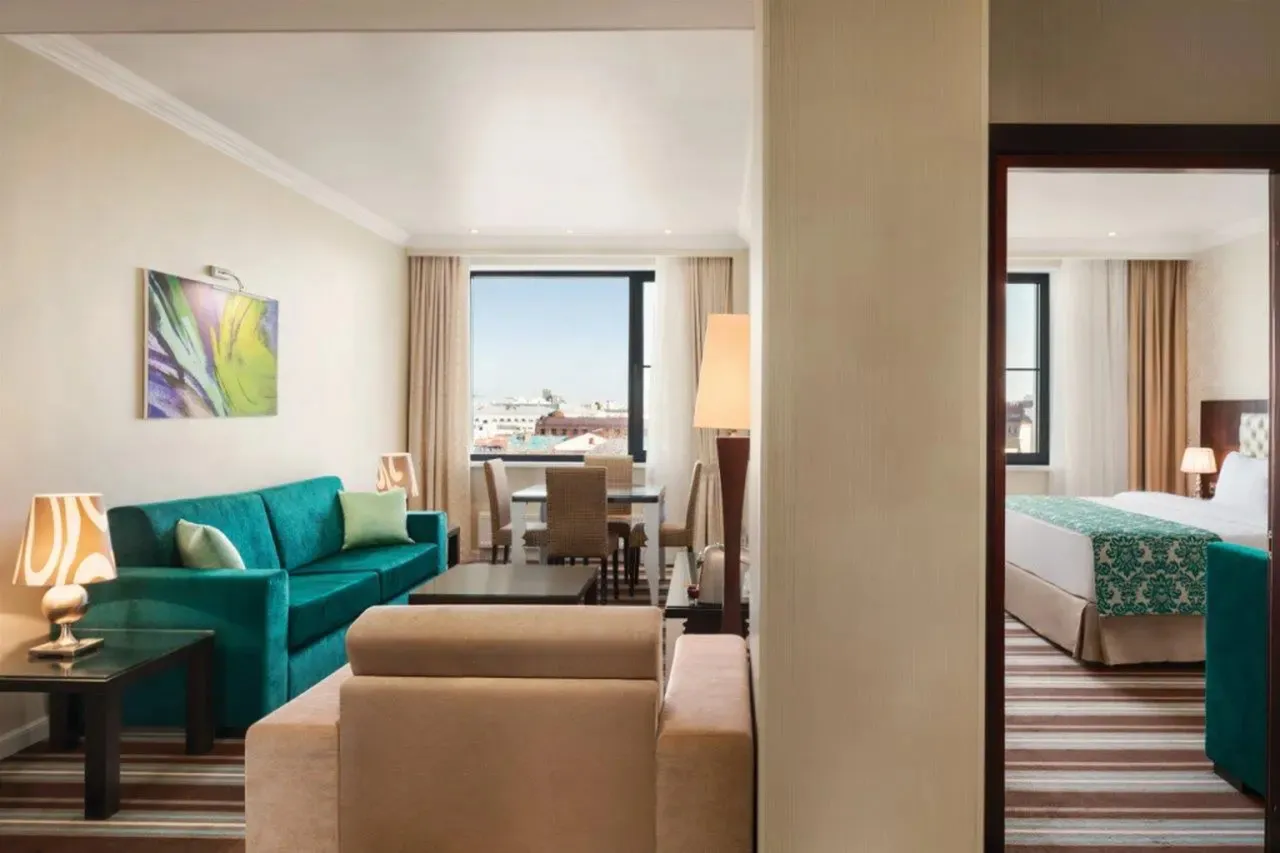Ramada by Wyndham Kazan City Centre — ภาพห้องพักและบรรยากาศ