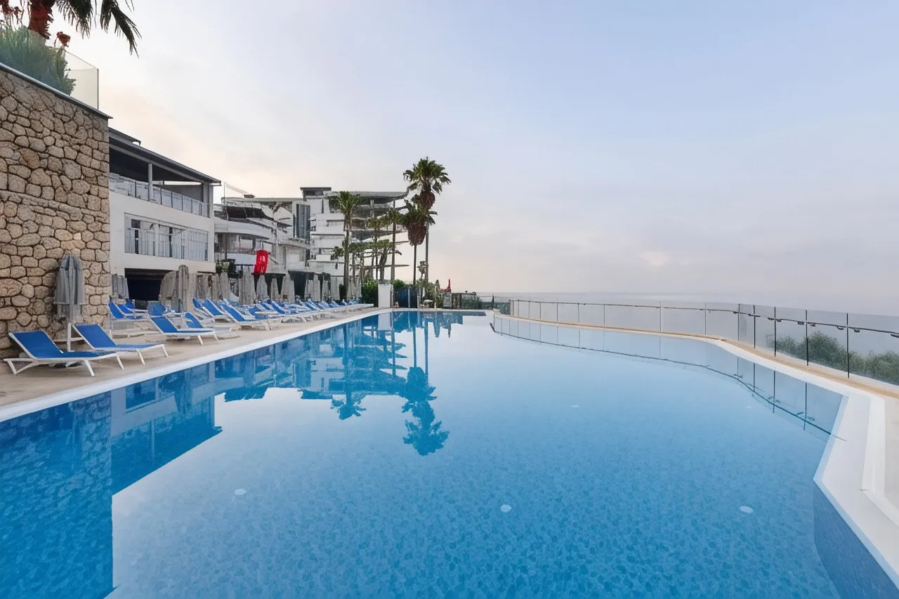 Ramada Plaza by Wyndham Antalya — rooms and atmosphere