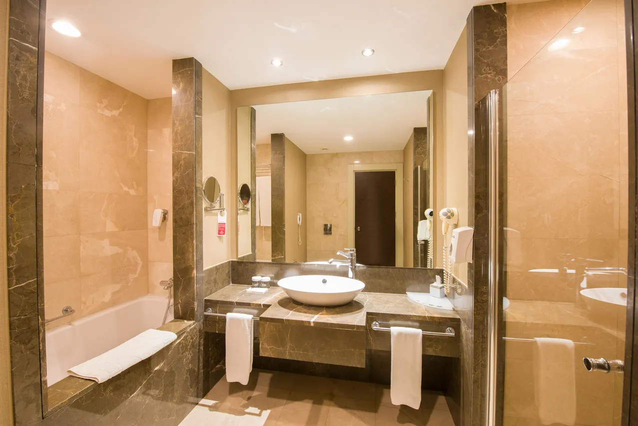 Ramada Plaza by Wyndham Antalya — rooms and atmosphere